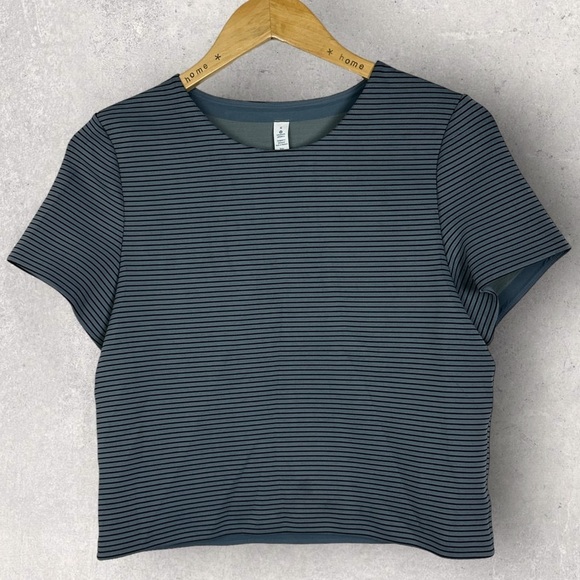 Lululemon Shaped Short Sleeve Tee Size‎ 6 Crew Neck Sterling Blue Thick T-Shirt - Picture 9 of 10